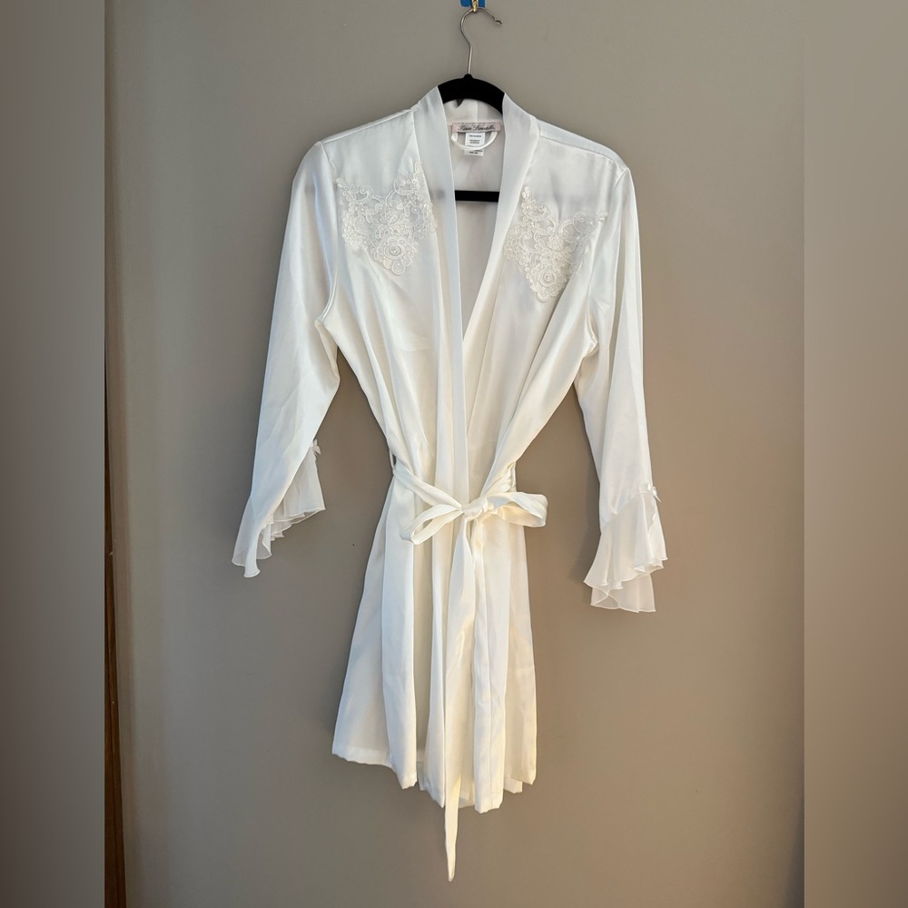 Linea Donatella White Lace and Beaded Appliqué Robe - Size Small/Medium